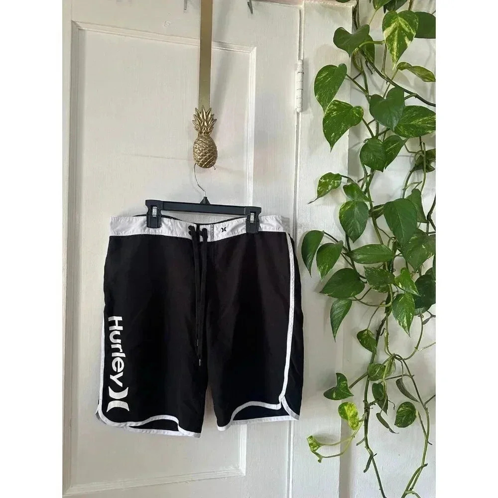 Hurley Men’s size 9 black swim shorts